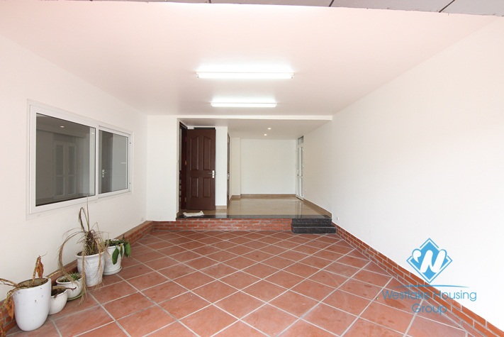 Lakeside house for rent in Tay Ho with amazing lake view 